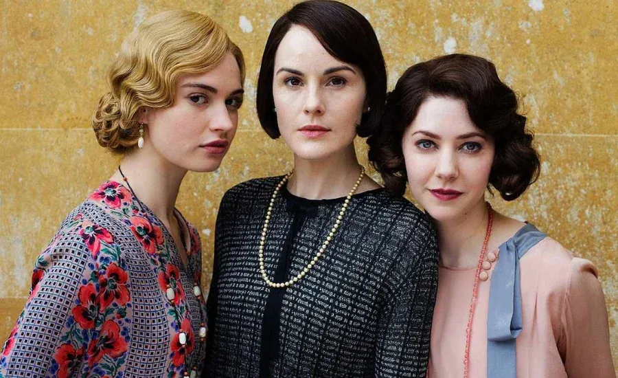 atmospheric-shows-to-rewatch-this-fall-comfort-tv