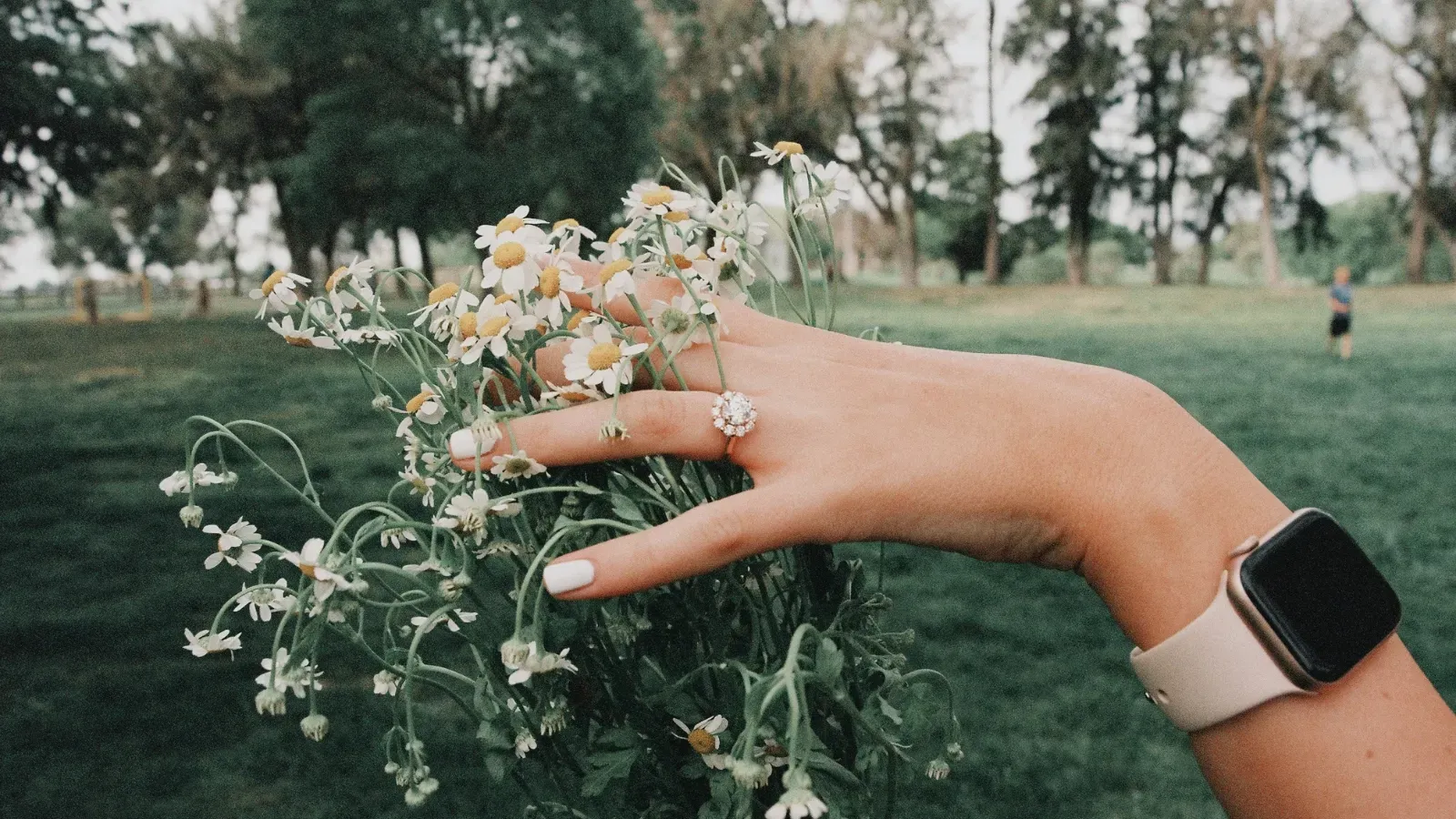 The "Barely-There" Manicure: Why Women Are Ditching Acrylics for Natural Elegance