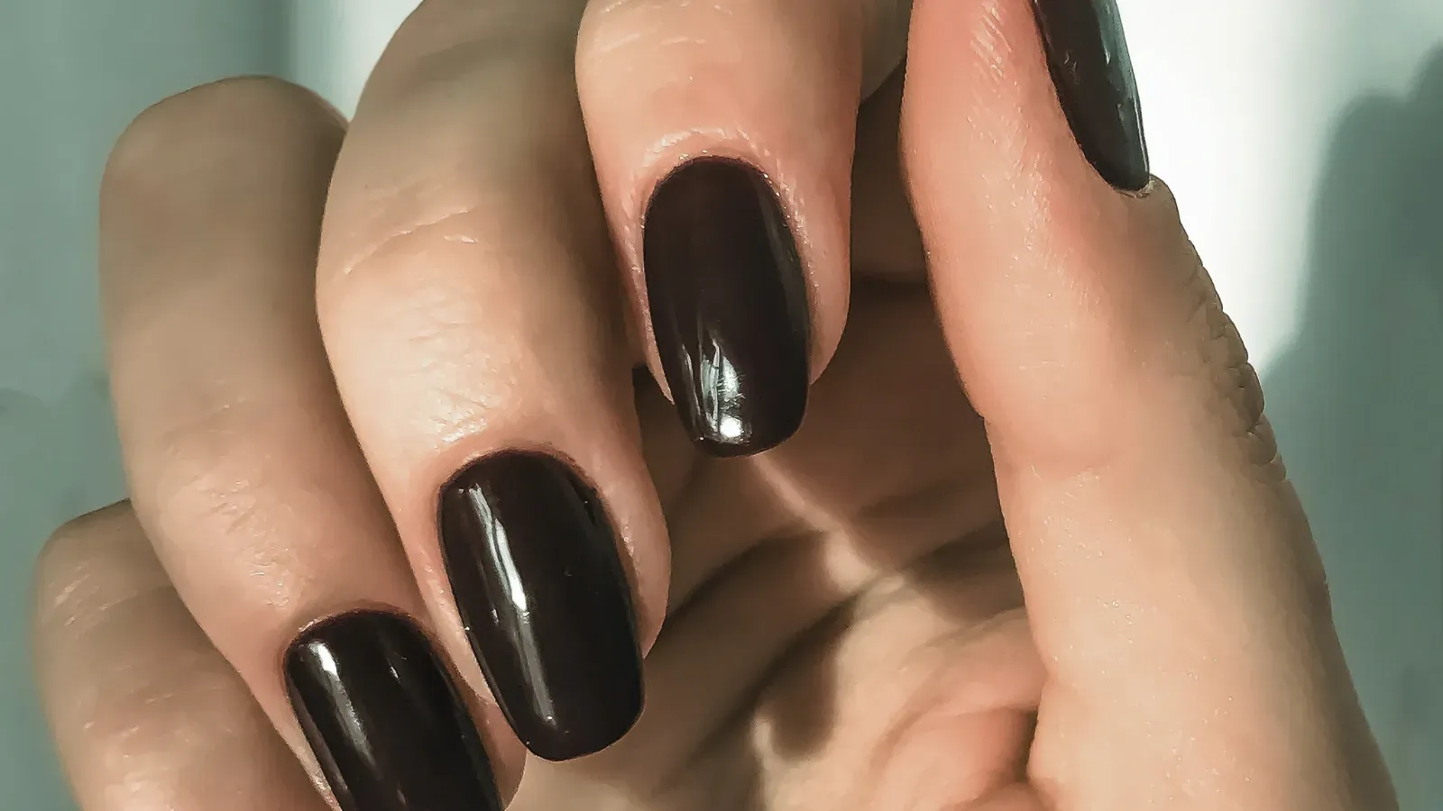 Chocolate Nails: 10 Ideas to Adopt The Season's Top Trend