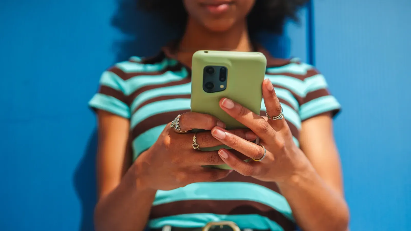 france-social-media-ban-adult-screen-habits