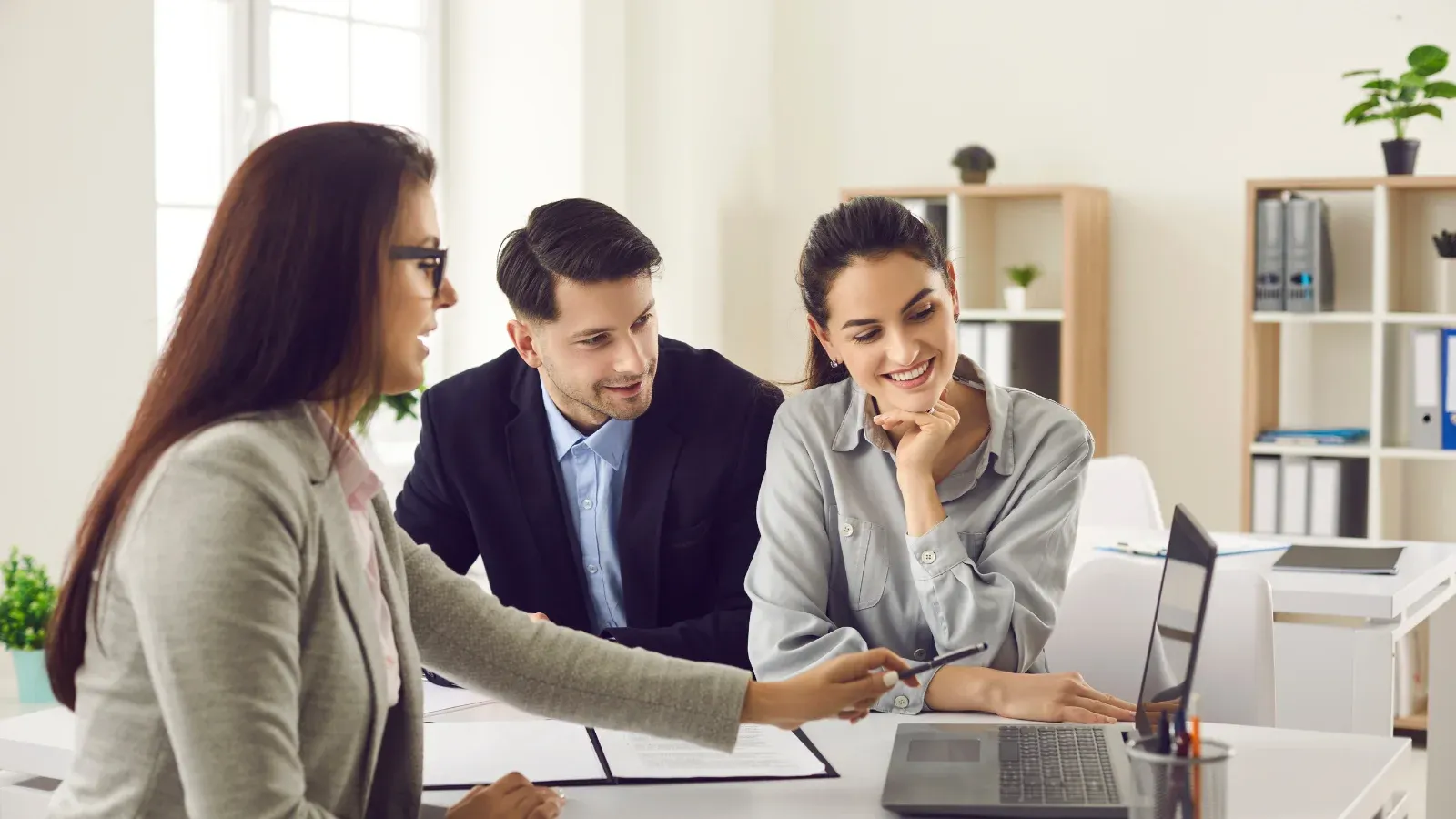male-colleague-paid-more-how-to-raise-with-hr