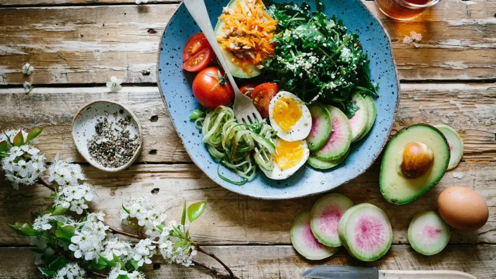 10 Essential Nutrition Tips From Professional Nutritionists (That Actually Work for Busy Women)