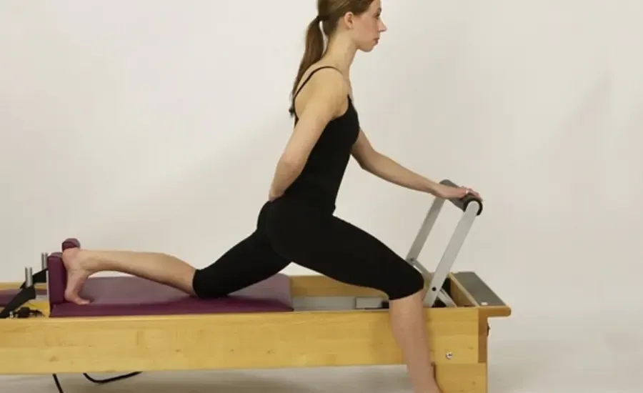 reformer eves lunge exercise