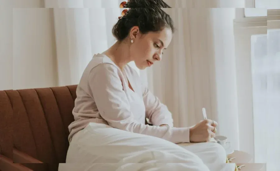 woman journaling her feelings in the morning