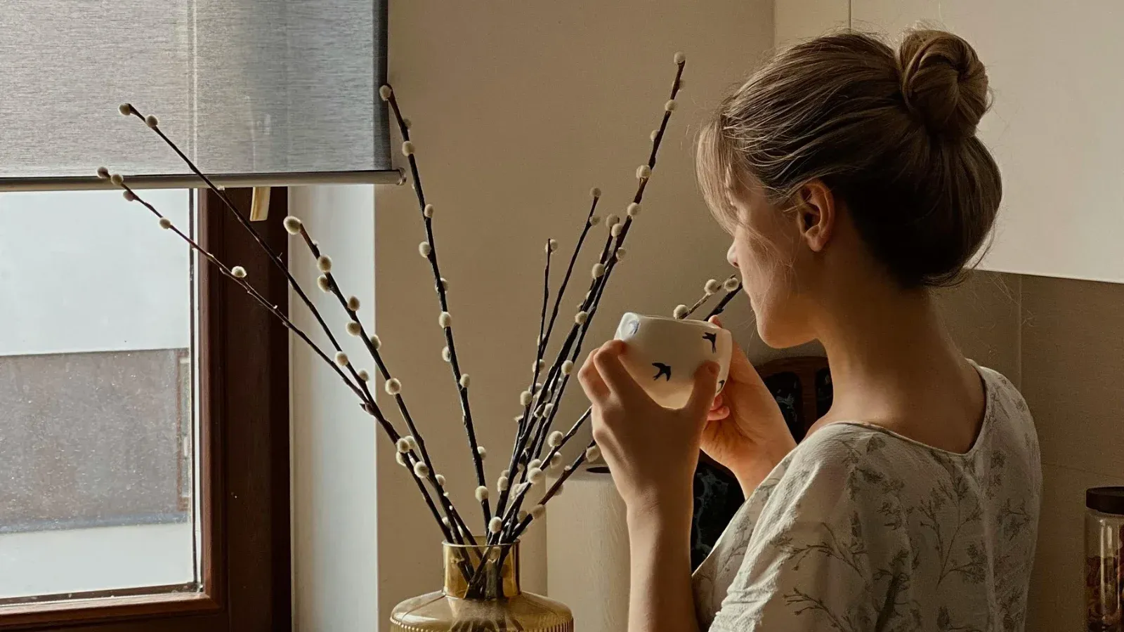 woman drinking coffee and watching the morning dark